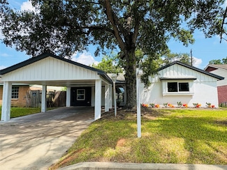 3726 Heatherbrook Dr, Houston, TX 77045