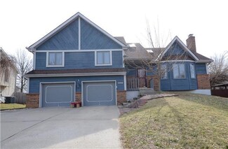 8305 N Flora Ave, Kansas City, MO 64118