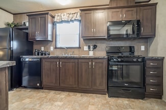 30 Pine Unit 30, Highland, MI 48357