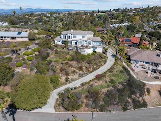 1522 Maxwell Ln, Vista, CA 92084