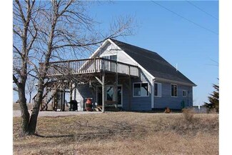 576 Lakeshore Dr, Melrose, IA 52569