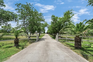 9832 Providence Rd, Needville, TX 77461