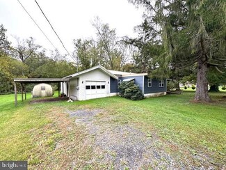 391 Race St, Julian, PA 16844