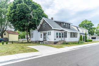 1069 2nd St, Muskegon, MI 49440