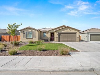 722 E Curtis Ave, Fowler, CA 93625