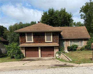 2312 S 17th St, Leavenworth, KS 66048