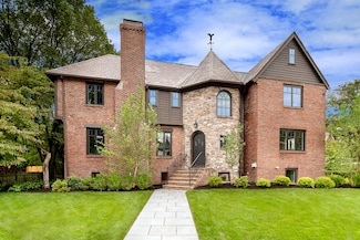 28 Gralynn Rd, Newton Center, MA 02459