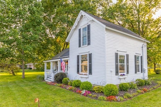 602 S Rose Ave, Kouts, IN 46347