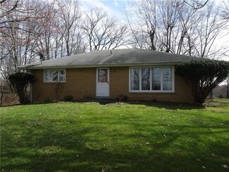 82 Greenhill Dr, Washington, PA 15301