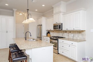 8241 Valencia Ct, Baton Rouge, LA 70820