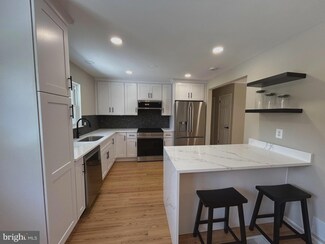 2811 Elsmore St, Fairfax, VA 22031