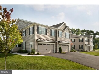 104 New Village Greene Dr, Honey Brook, PA 19344