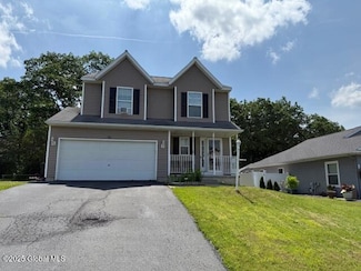 30 Red Oak Dr, Schenectady, NY 12302