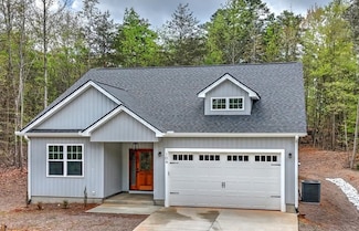 104 Player Ln, Westminster, SC 29693