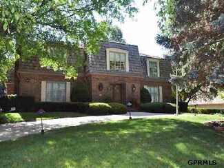 9731 Fieldcrest Dr, Omaha, NE 68114