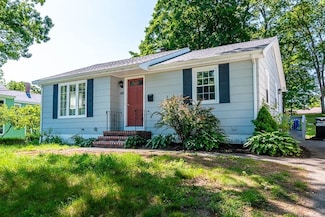 66 Barnum St, Taunton, MA 02780
