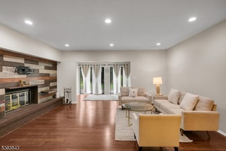 14 Woodward Ln, Basking Ridge, NJ 07920