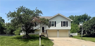 4104 Lakeview Dr, Leavenworth, KS 66048