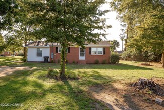 1102 Raleigh Rd, Clinton, NC 28328