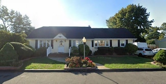 524 Polaris St, North Babylon, NY 11703
