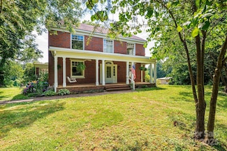 1230 Norwood St SW, Lenoir, NC 28645