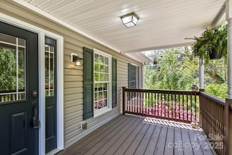 689 New Haw Creek Rd, Asheville, NC 28805