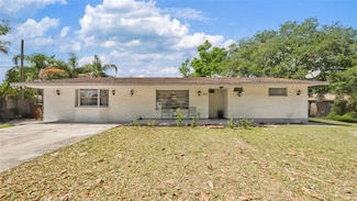 904 Woodland Dr, Seffner, FL 33584