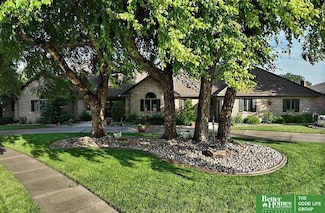 900 Saint Andrews Ct, York, NE 68467