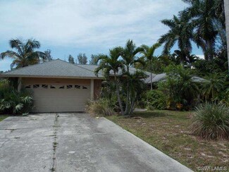 1549 Bembury Dr, Naples, FL 34102