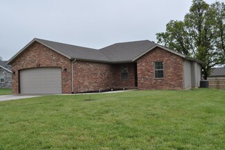 120 E Shawnee St, Strafford, MO 65757