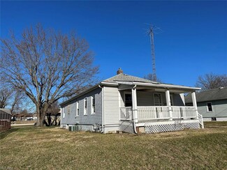 76 Ohio St SW, Navarre, OH 44662