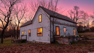 210 N Oak St, Salem, AR 72576