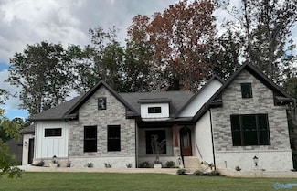 60 Trail Loop Rd, Huntsville, AL 35803