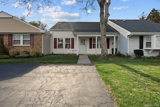 49 Freedom Ln, Coram, NY 11727