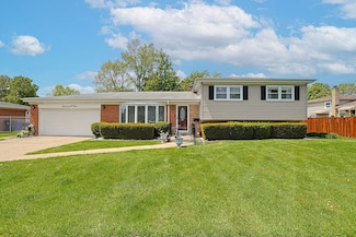 1703 W Robbie Ln, Mount Prospect, IL 60056