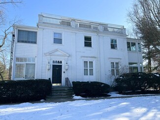 594 Washington St Unit 5, Wellesley, MA 02482