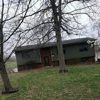 1803 Arnold Dr, Scott City, MO 63780