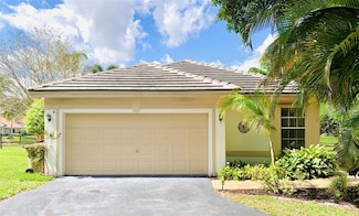 2953 Myrtle Oak Cir, Davie, FL 33328