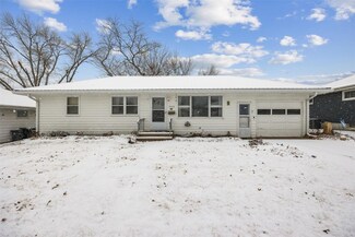 2908 Schultz Dr NW, Cedar Rapids, IA 52405