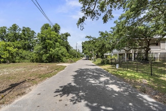 27 Terrace Ave, Pass Christian, MS 39571