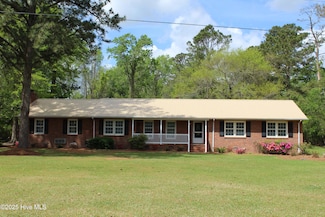 219 Huffmantown Rd, Richlands, NC 28574