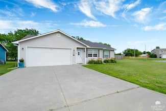 221 Hackberry Ave, Manhattan, KS 66502