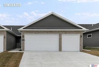 10660 Majestic Ln, Lincoln, NE 68527