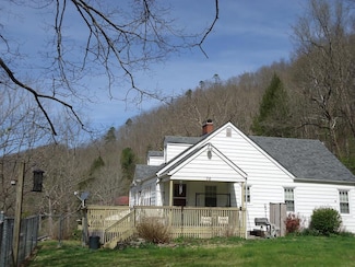 76 Cornell Ave, Welch, WV 24801