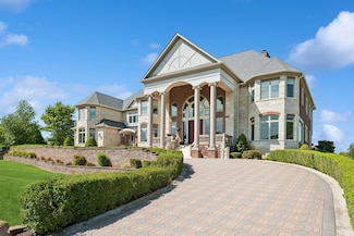 4 Falcon Lakes Dr, South Barrington, IL 60010