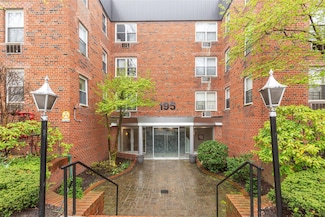 195 S Middle Neck Rd Unit 2 H, Great Neck, NY 11021