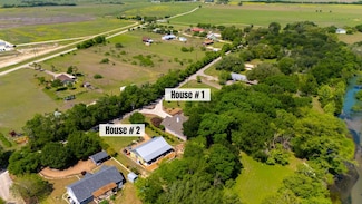 326 Red Bird Ln, Kingsbury, TX 78638