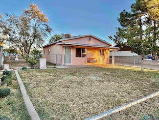 406 Leavel Dr, Carlsbad, NM 88220