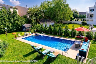 18 Valentine St, Monmouth Beach, NJ 07750