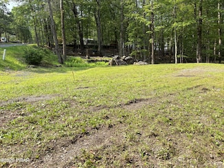 136 Forest Glen Dr, Milford, PA 18337